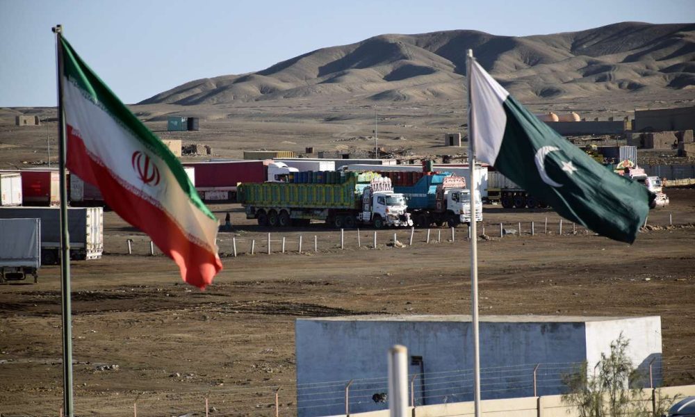 نگرانی کامیون‌داران خراسان رضوی از بسته‌شدن مرز پاکستان