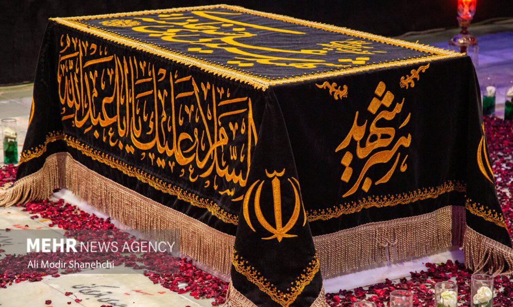 حضور پزشکیان در رواق دارالذکر و زیارت مزار رهبر شهید انقلاب