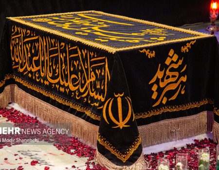 حضور پزشکیان در رواق دارالذکر و زیارت مزار رهبر شهید انقلاب
