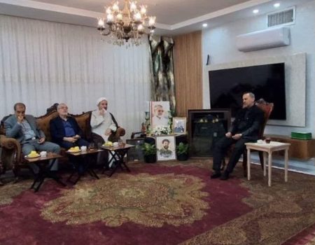 قائم‌مقام وزیر کشور با خانواده شهید ظریفی در مشهد دیدار کرد
