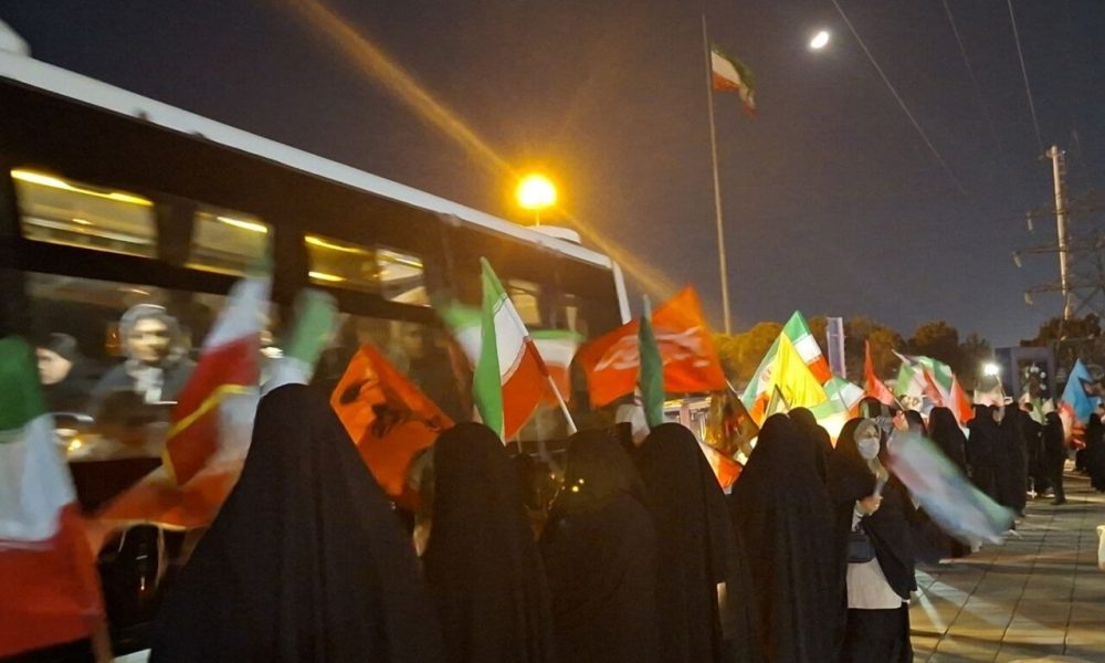 تشکیل زنجیره انسانی ۱۰ کیلومتری در مشهد