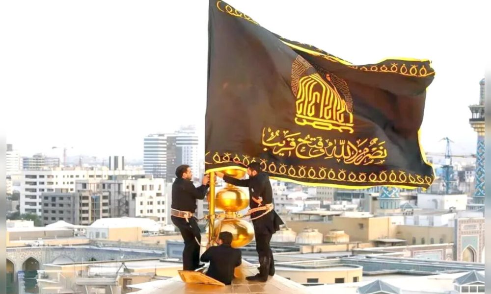 سیاه‌پوشی گنبد مطهر رضوی در سوگ حضرت فاطمه زهرا(س)
