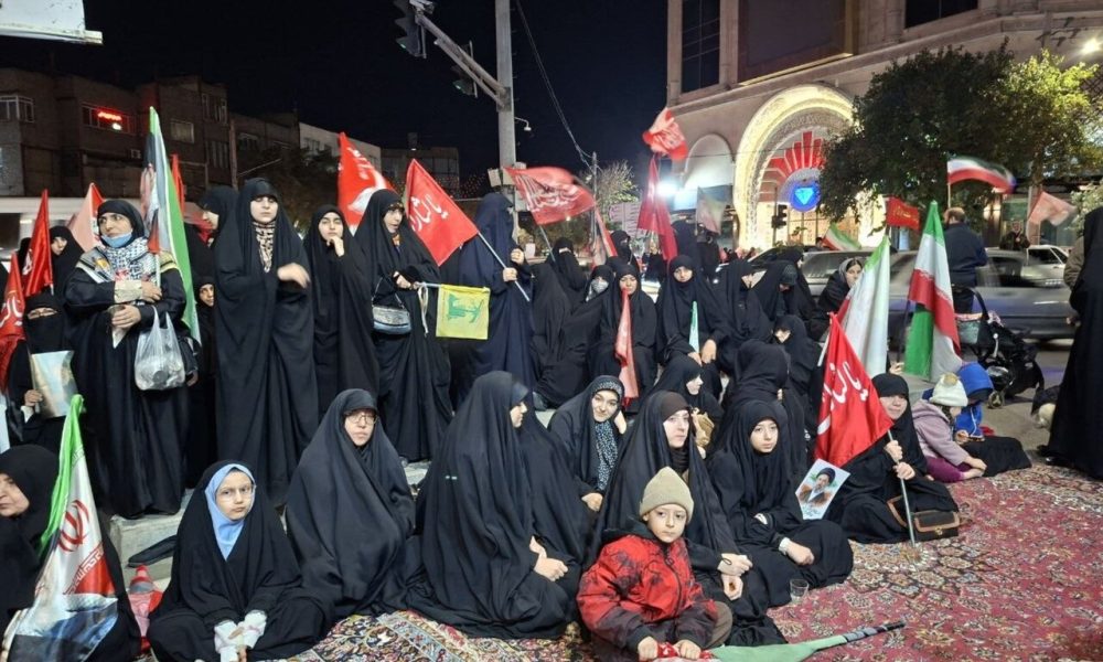 نوای «یا زهرا» در تجمعات شبانه مشهد با حضور پرشور بانوان