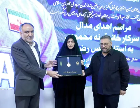 آمنه محمودی مدال طلای آسیایی خود را به آستان قدس رضوی اهدا کرد