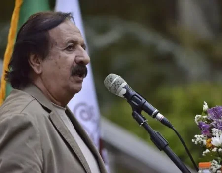 مجید مجیدی: در معرفی درست اسلام به جهان کم‌کاری کرده‌ایم | معارف رضوی می‌تواند الهام‌بخش آثار ماندگار هنری باشد